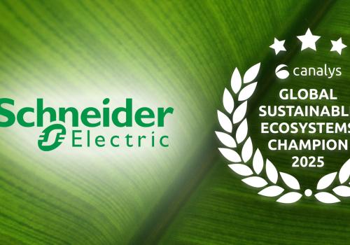 Foto del galardon de Schneider Electric 