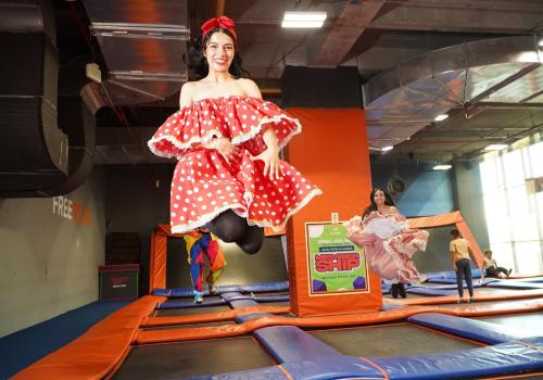Glow y Carnaval: ¡quien lo vive, lo goza!- En Bogotá actividades de entretenimiento familiar